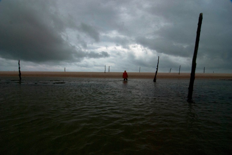 Jean-Michel Douet at his oyster site in "le banc d'Arguin" © Philippe Henry / OCEAN71 Magazine