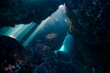 Les grottes sous-marines sont nombreuses en Albanie © Philippe Henry / OCEAN71 Magazine