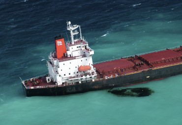 The Chinese ship the Shen Neng 1 when it hit the corals of the Great Barrier Reef © Maritime Safety Queensland