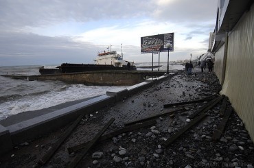 L'ARAS 1, un bateau qui a fait les frais de la tempête de 2009 ayant ravagé le port d'Adler © mmordasov