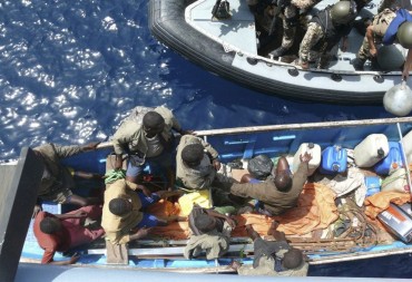 Fishermen or pirates ? That's the kind of problems the military authorities have to face at sea in the gulf of Aden © US Navy