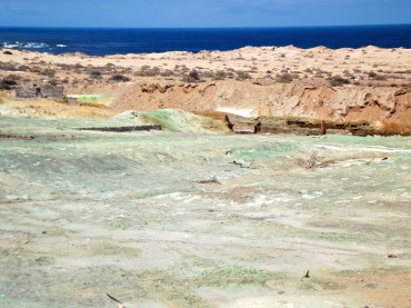 Between the beaches of Chañaral and Caleta Palitos, the Rio Salado’s diversion is clearly visible. The green colour is the proof of copper pollution coming from the river © Ana Maria Urrutia Réyes / OCEAN71 Magazine