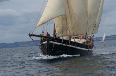 Grayhound is among the classic yachts to transport freight with the sails. Nonetheless, to be able to meet deadlines, those ships must run the engine © Laetitia Maltese / OCEAN71 Magazine