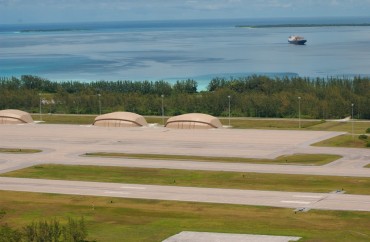 Les hangars construit sur Diego Garcia pour habriter les bombardier furtifs B2 © US Navy