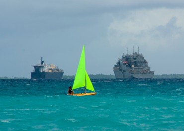 Lors de leurs jours de repos, les militaires se détendent comme de véritables vacanciers dans des îles paradisiaques © US Navy