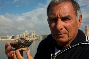 Serge Ximenes displaying a piece of potery found near the entrance of the old harbour of Marseille © Francis Le Guen / OCEAN71 Magazine