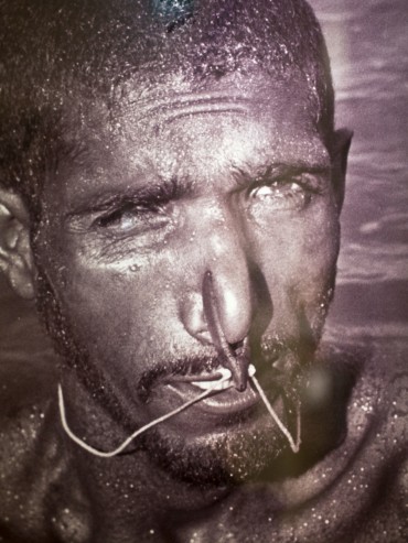Le visage fatigué d'un pêcheur de perle © Francis Le Guen / OCEAN71 Magazine