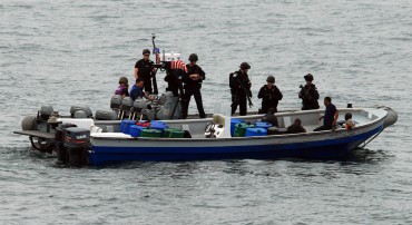 The authorities managed to intercept a go-fast. Unfortunately for their war on drugs, the traffickers managed to get rid of the narcotics in time © U.S. Navy