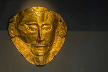 Selon la revue Archaeology le masque d'Agamemnon serait un faux. L'archéologue allemand Schliemann aurait demandé à des artisans de produire cet artefact unique au monde en s'inspirant des traits de l'empereur allemand, le Kaiser Guillaume Ier © Philippe Henry / OCEAN 71 Magazine