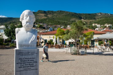 Homer's bust stands proudly in front of Vathy's port © Philippe Henry / OCEAN71 Magazine
