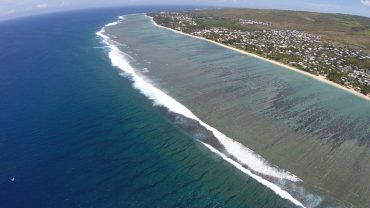 The largest lagoon of Réunion Island was considered as the safest place to swim since the banning order of July 2013 © Andy Guinand / OCEAN71 Magazine