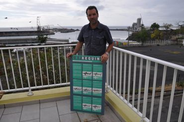 David Guyomard at the Port, a town on the west coast of Réunion Island. With Cap Requins, he designed tables to help differentiate sharks of the Indian Ocean © Andy Guinand / OCEAN71 Magazine